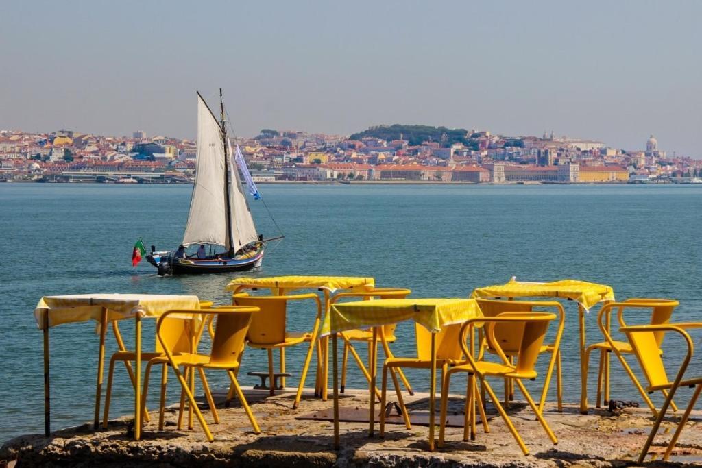 Vista Lisboa Guest Apartments Almada Eksteriør billede